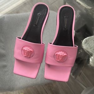 Versace La Medusa Leather Flat Sandals